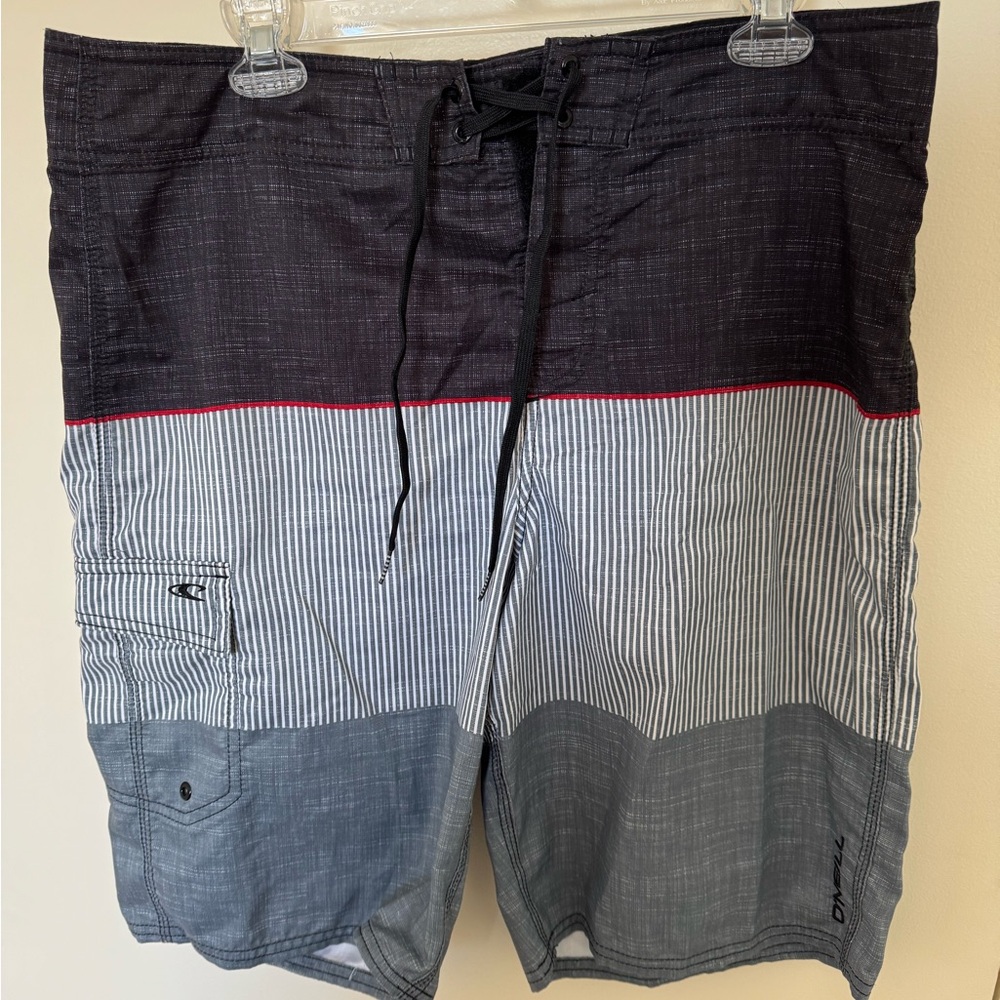 Color-Blocked Board Shorts with Drawstring Waist and Modern Design